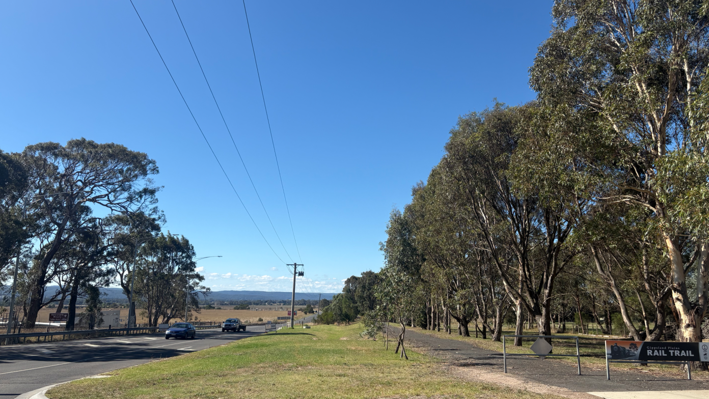 Image shows intersection of Dranes Road and Traralgon-Maffra Road where the Traralgon Tyers Interconnect will run.