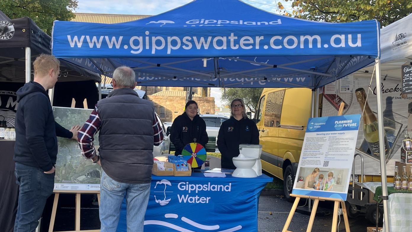 Gippsland Water staff at Traralgon Farmers Market talking to community members 